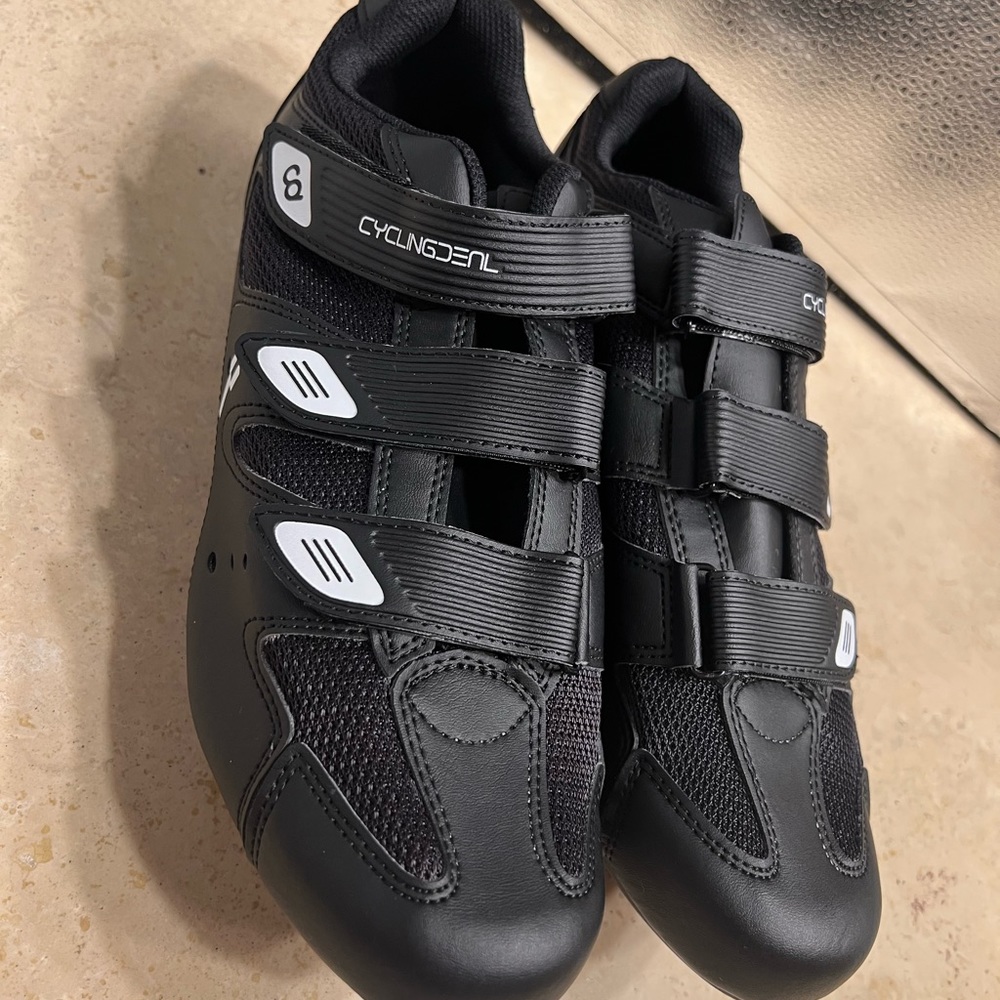 NEW Cycling deal men’s cycling or spinning shoes 🚴‍♂️